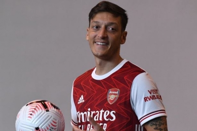 Mesut Ozil: Arsenal omit Germany midfielder from Europa League squad