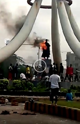 Zik Statue At DMGS Roundabout Onitsha Is On Fire